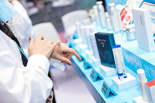 國(guó)貨綻妍以「光合修護(hù)」技術(shù)，一馬當(dāng)先拯救受損皮膚屏障